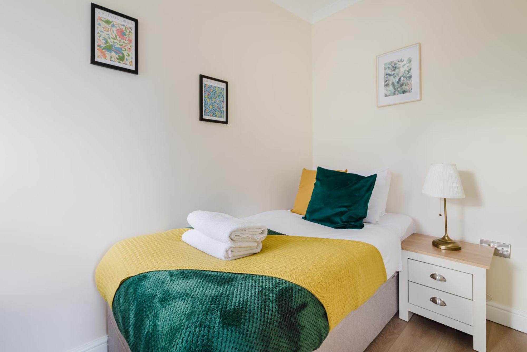 Modern Cosy Corner Flat 3 Bed And Loft Sleep 7 People Apartment London Exterior photo